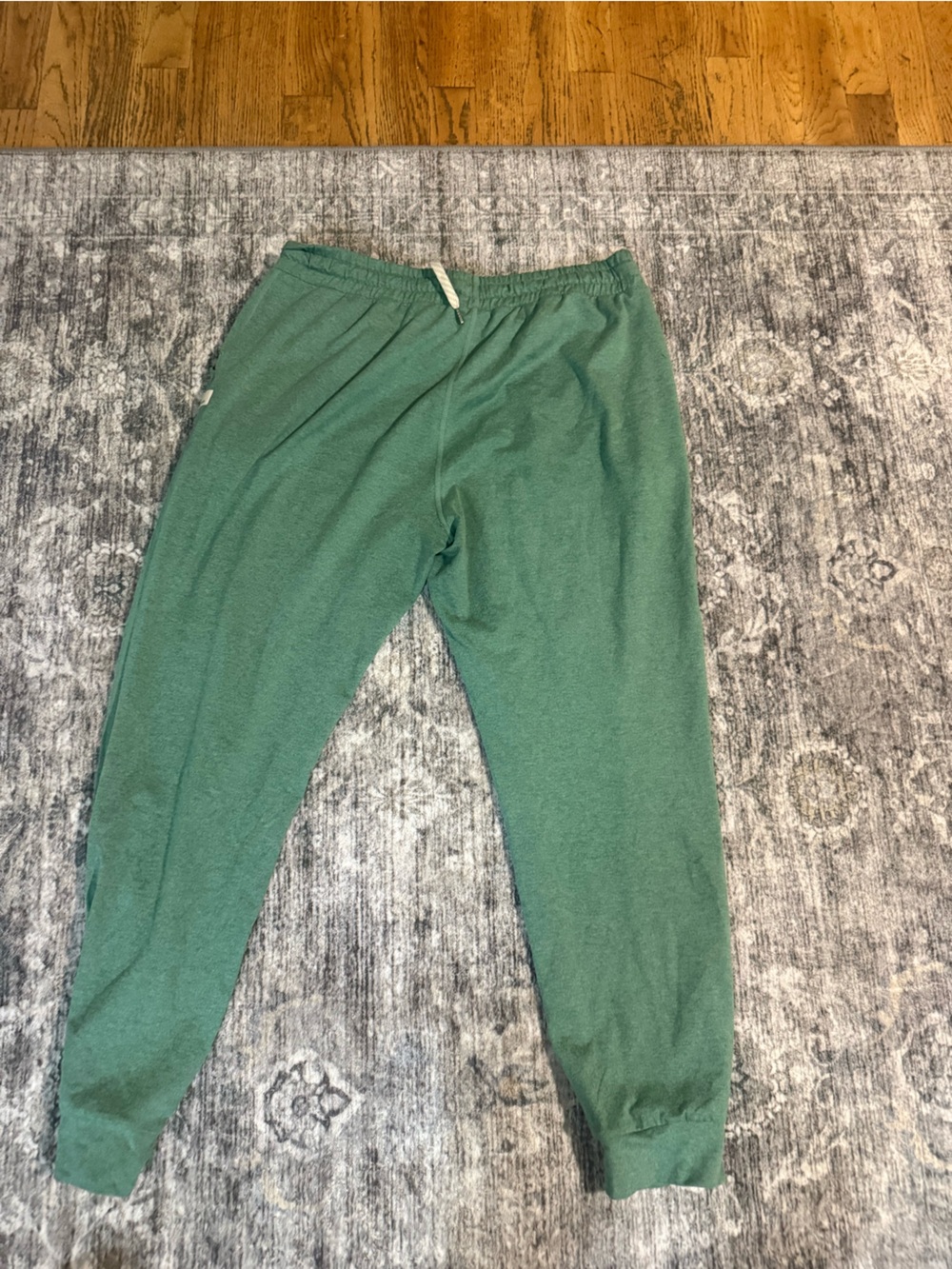 Vuori Womenâs Performance Joggers Green Heather